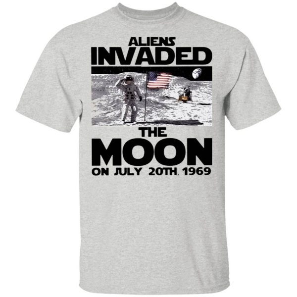 Aliens invaded the moon on july 20th 1969 Astronaut US flag T-Shirt