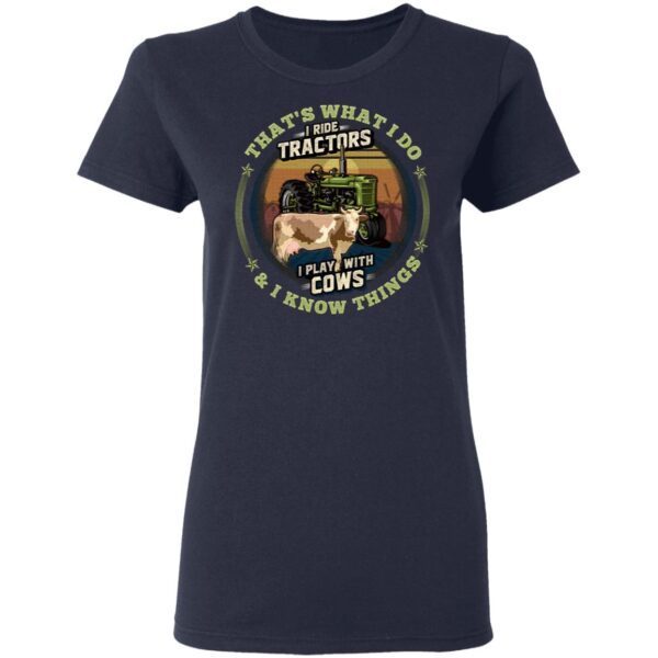 That’s What I Do I Ride Tractors I Play With Cows And I Know Things Vintage T-Shirt