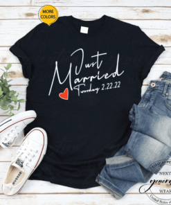 Twosday 2-22-22 Just Married Wedding T-Shirt