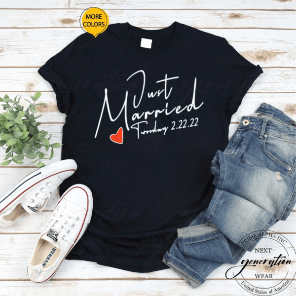 Twosday 2-22-22 Just Married Wedding T-Shirt