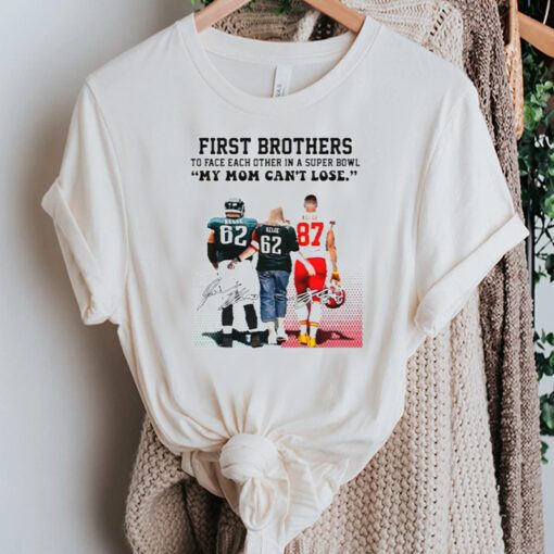 First Brothers Super Bowl 2023 Travis Kelce Vs Jason Kelce My Mom Can’t Lose Signatures Shirt