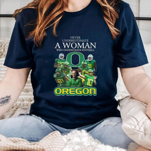 Never Underestimate A Woman Who Understands Football Oregon Ducks Unisex TShirt