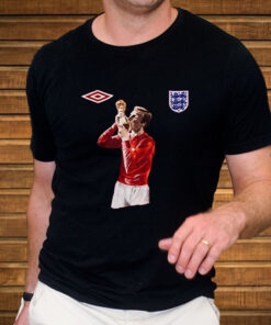 Bobby Moore 66 Kiss The Trophy X England T-Shirt3