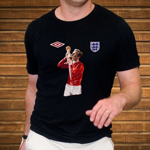 Bobby Moore 66 Kiss The Trophy X England T-Shirt3